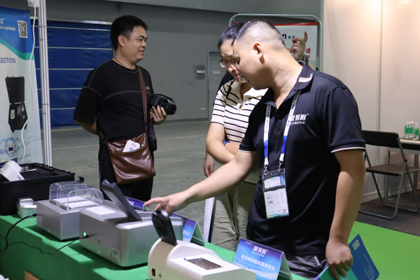 水质数据可视化：多参数水质测定仪的报告制作